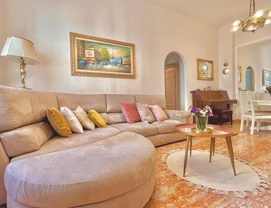 Elegant House In Roma
